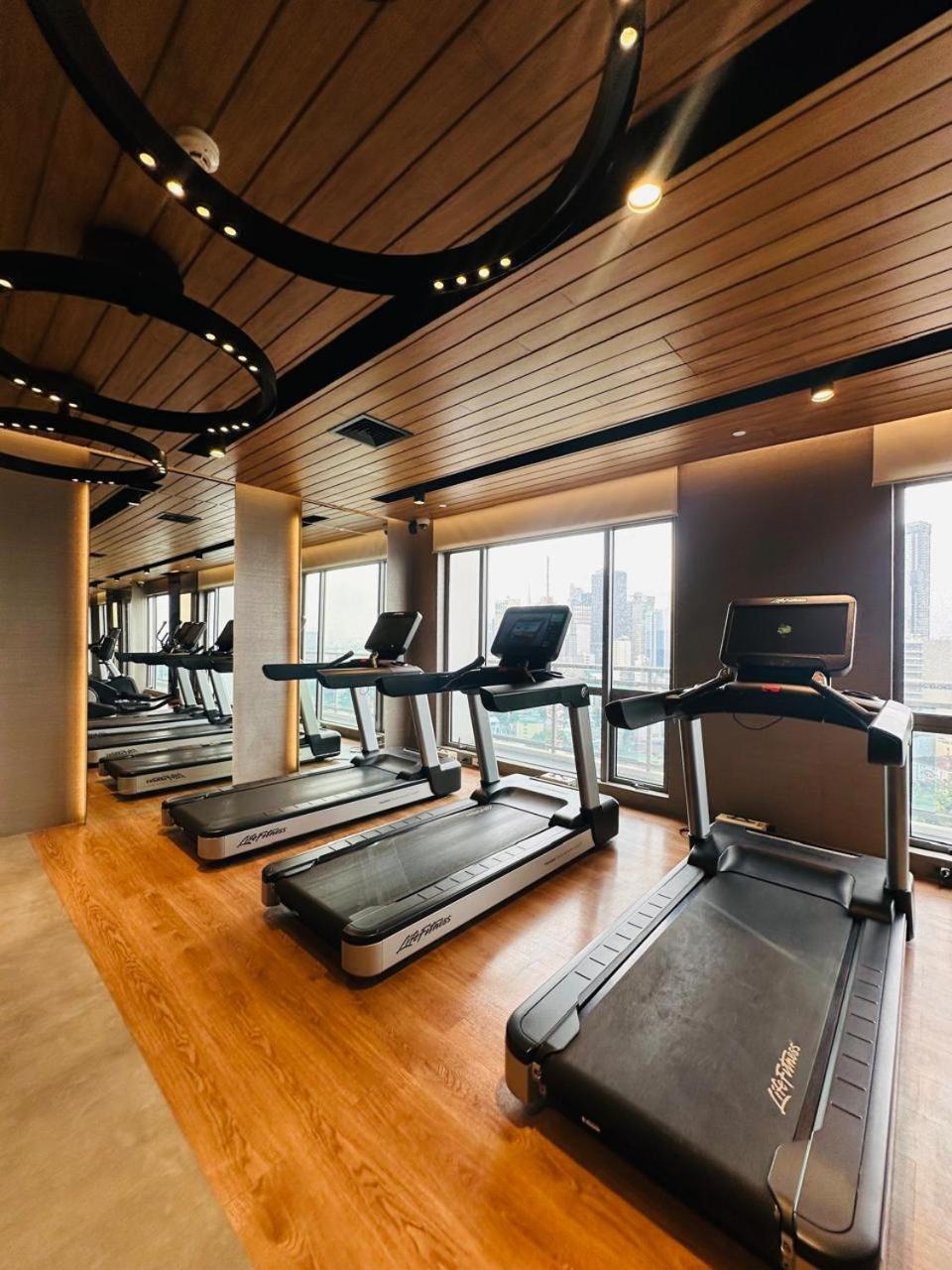 Mandaluyong Near Makati 5*