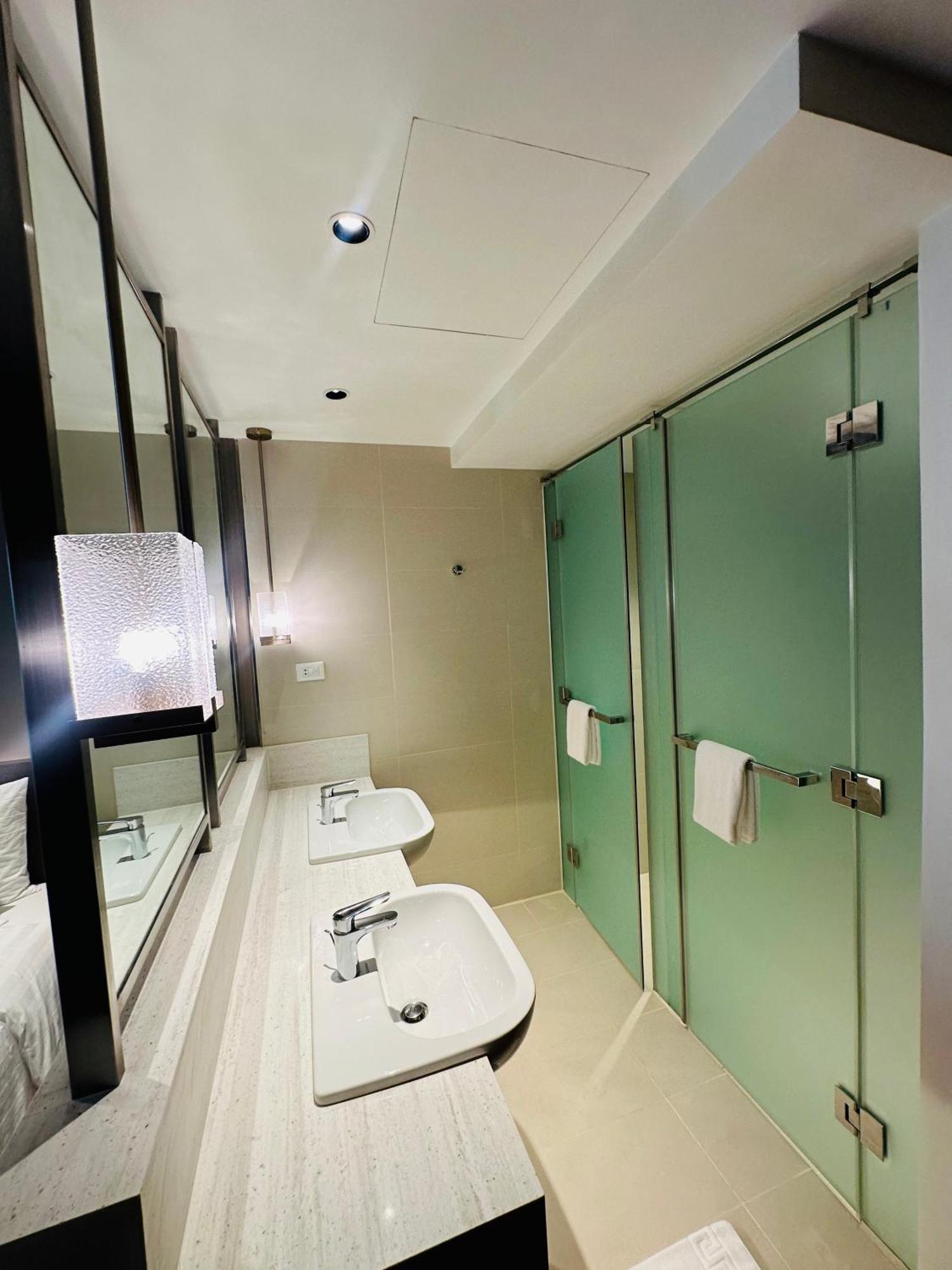 Mandaluyong Near Makati 5*